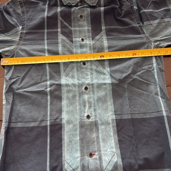 Men’s Guess casual button down long sleeve shirt. Size small. - Picture 7 of 7